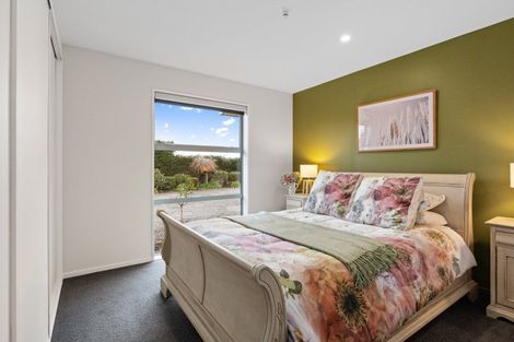 Photo of property in 14 Whitcombe Place, Darfield, 7571