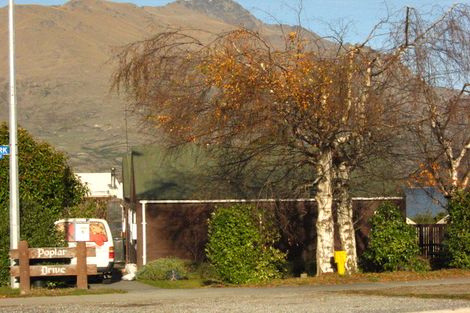 Photo of property in 1 Poplar Drive, Kelvin Heights, Queenstown, 9300