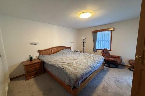 Photo of property in 12 Verena Place, Green Bay, Auckland, 0604