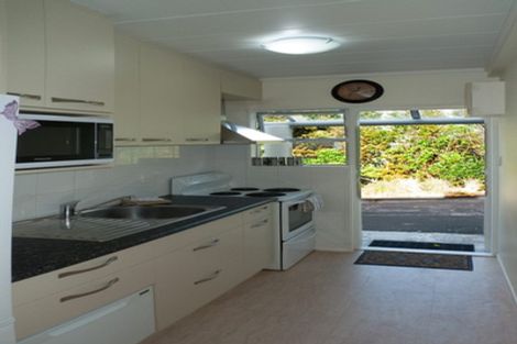Photo of property in 9/18 Parr Terrace, Castor Bay, Auckland, 0620