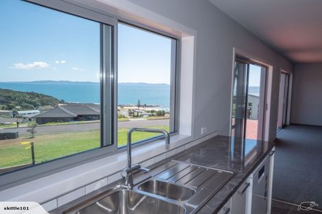 Photo of property in 3 Sunrise Place, Cable Bay, 0420