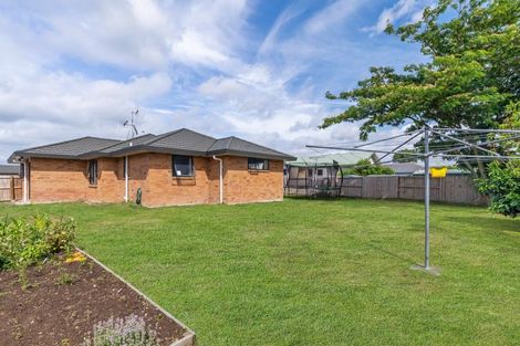 Photo of property in 28 Aldershot Place, Nawton, Hamilton, 3200