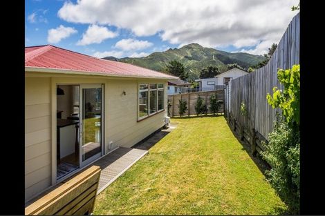 Photo of property in 30 Frobisher Street, Island Bay, Wellington, 6023