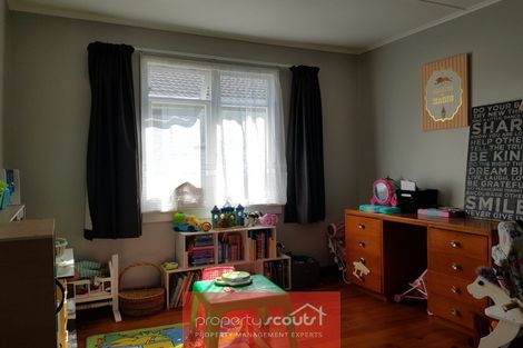 Photo of property in 18 Moana Crescent, Blagdon, New Plymouth, 4310