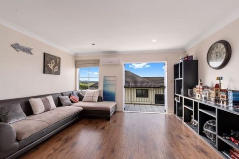 Photo of property in 60 Scarlet Oak Drive, Schnapper Rock, Auckland, 0632