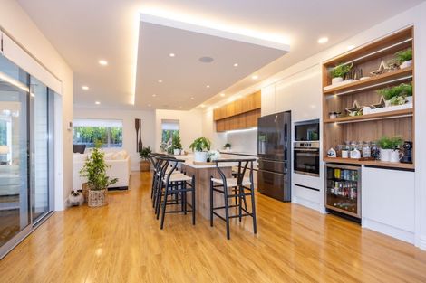 Photo of property in 32 Celestial Crescent, Orewa, 0931