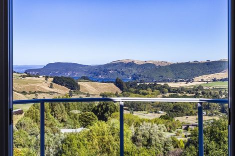 Photo of property in 1 Edge Hill, Acacia Bay, Taupo, 3385