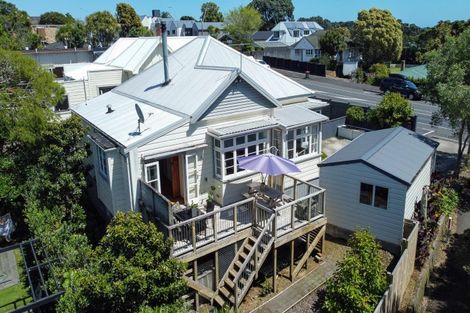 Photo of property in 420 Devon Street East, Strandon, New Plymouth, 4312