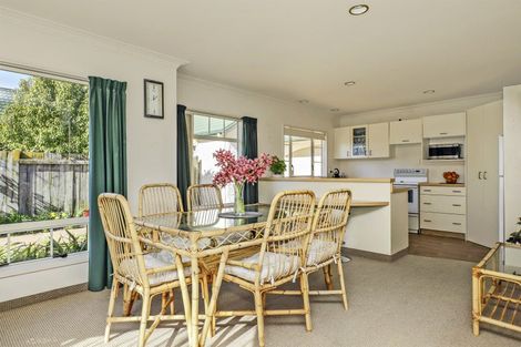 Photo of property in 1b Knightsbridge Place, Taradale, Napier, 4112