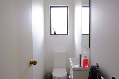 Photo of property in 77 Roberts Line, Kelvin Grove, Palmerston North, 4414