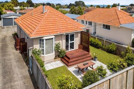 Photo of property in 50 Lismore Street, Merrilands, New Plymouth, 4312
