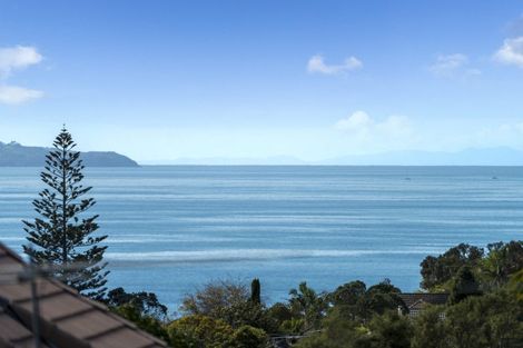 Photo of property in 2/2 Aberdeen Road, Campbells Bay, Auckland, 0620