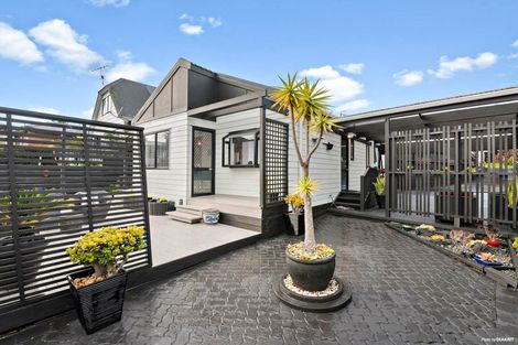 Photo of property in 2/17 Pax Avenue, Forrest Hill, Auckland, 0620