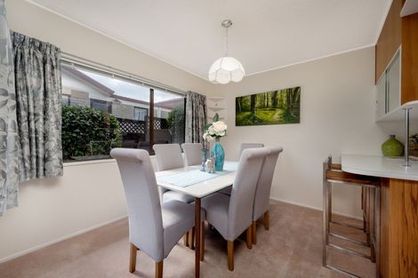 Photo of property in 2/77 Aberfeldy Avenue, Highland Park, Auckland, 2010