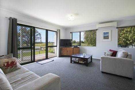 Photo of property in 130 Athenree Road, Athenree, Katikati, 3177