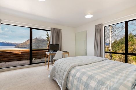 Photo of property in 60b Wynyard Crescent, Fernhill, Queenstown, 9300