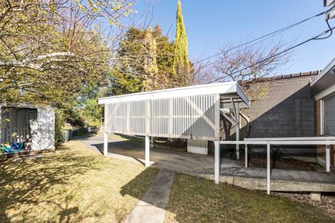 Photo of property in 2/309 Wairau Road, Totara Vale, Auckland, 0627