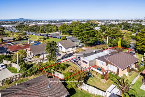 Photo of property in 2/309 Wairau Road, Totara Vale, Auckland, 0627