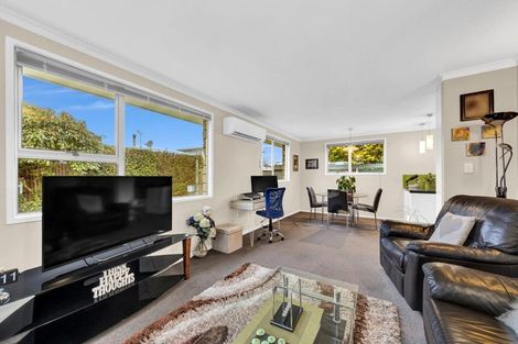 Photo of property in 2/122 Cavendish Road, Casebrook, Christchurch, 8051