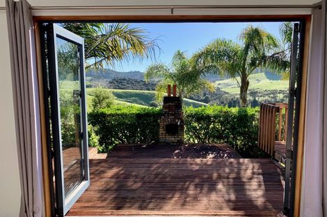 Photo of property in 100 Upper Orewa Road, Wainui, Silverdale, 0992