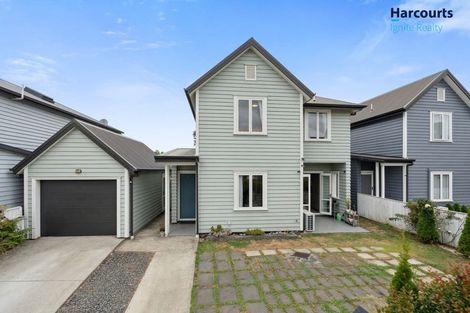Photo of property in 11 Stitchbird Crescent, Papakura, 2110