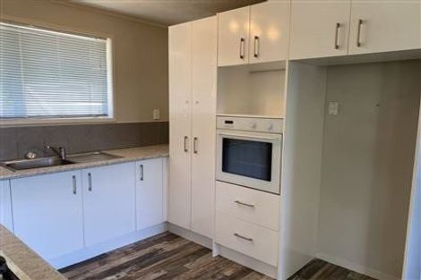 Photo of property in 13 Adam Sunde Place, Glen Eden, Auckland, 0602