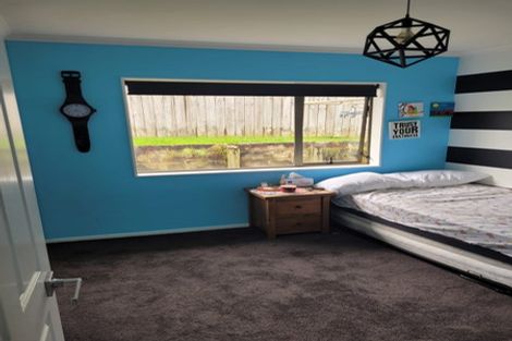 Photo of property in 17 Fleetwood Drive, Henderson, Auckland, 0612