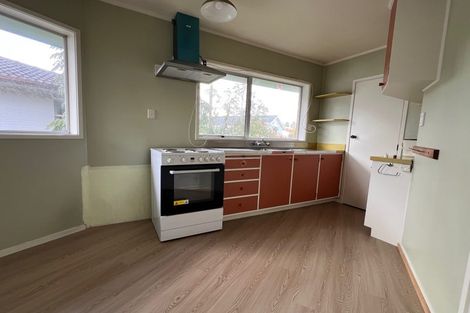 Photo of property in 5 Miltonia Avenue, Te Atatu South, Auckland, 0610