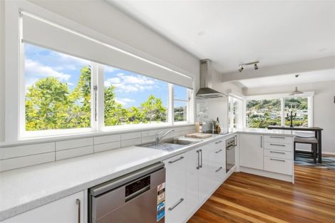 Photo of property in 73 Bassett Road, Johnsonville, Wellington, 6037