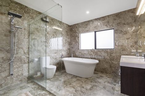 Photo of property in 12 Veale Road, Frankleigh Park, New Plymouth, 4310