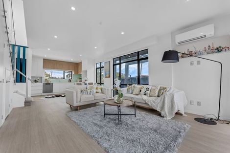 Photo of property in 14a York Road, Papatoetoe, Auckland, 2104