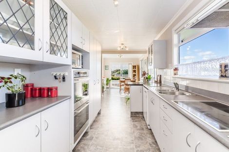 Photo of property in 22 Gray Avenue, Paraparaumu Beach, Paraparaumu, 5032