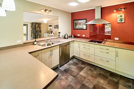 Photo of property in 73 Blue Mountains Road, Pinehaven, Upper Hutt, 5019