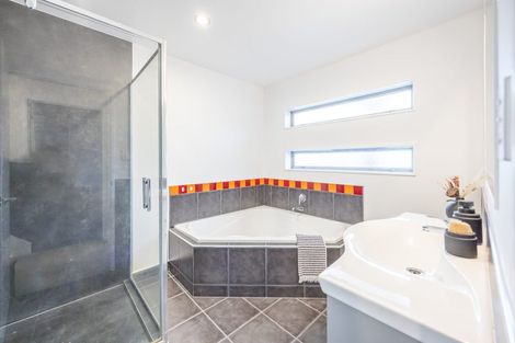 Photo of property in 2 Millennium Heights, Flagstaff, Hamilton, 3210