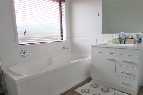 Photo of property in 42 Sunstone Crescent, Brown Owl, Upper Hutt, 5018