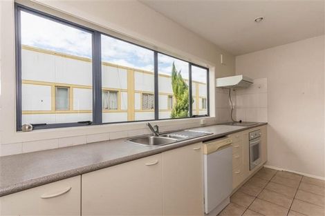 Photo of property in Krisley Court, 15/6 Ambrico Place, New Lynn, Auckland, 0600