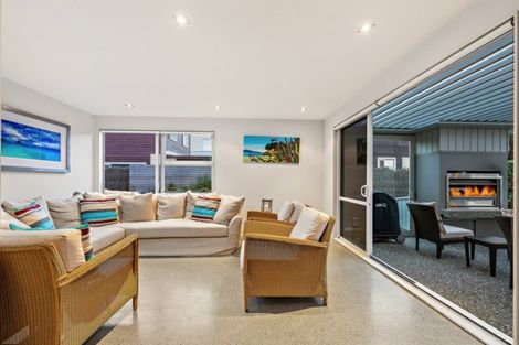 Photo of property in 37 Taumata Road, Omaha, 0986