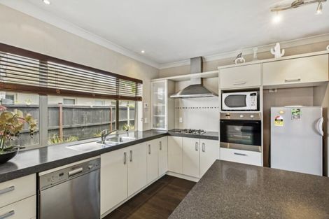 Photo of property in 34 Stranraer Crescent, Wattle Downs, Auckland, 2103