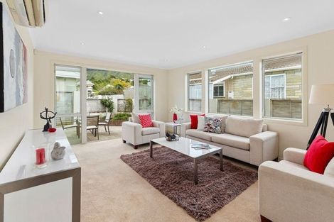 Photo of property in 53 Oxford Street, Tawa, Wellington, 5028
