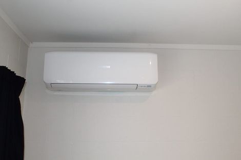 Photo of property in 25 Kamara Road, Glen Eden, Auckland, 0602