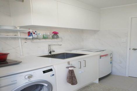 Photo of property in 2/6 Currey Crescent, Milford, Auckland, 0620