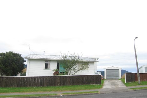 Photo of property in 3 Mount Marua Drive, Timberlea, Upper Hutt, 5018