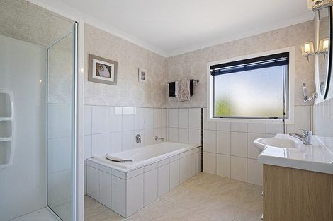 Photo of property in 17 Arthur Carwen Place, Pukekohe, 2120