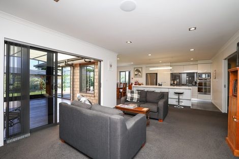 Photo of property in 8 Settlers Close, Whalers Gate, New Plymouth, 4310
