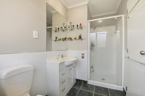 Photo of property in 6 Croftview Road, Wattle Downs, Auckland, 2103