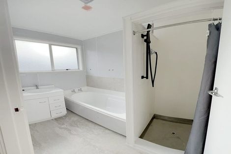 Photo of property in 5 Kilcar Place, Massey, Auckland, 0614