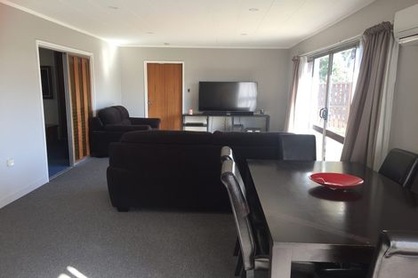 Photo of property in 2/5 Cuffs Road, Wainoni, Christchurch, 8061