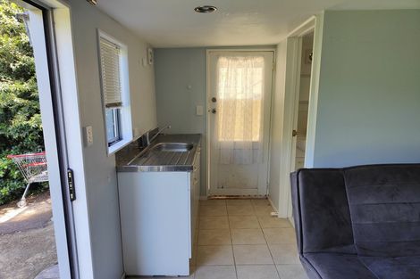 Photo of property in 415 Glenfield Road, Glenfield, Auckland, 0629