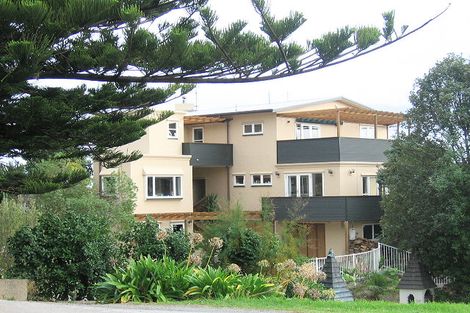 Photo of property in 74-76 Seaview Road, Paraparaumu Beach, Paraparaumu, 5032