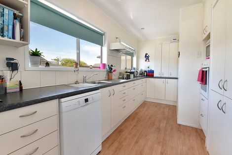 Photo of property in 1/165 Deep Creek Road, Torbay, Auckland, 0630